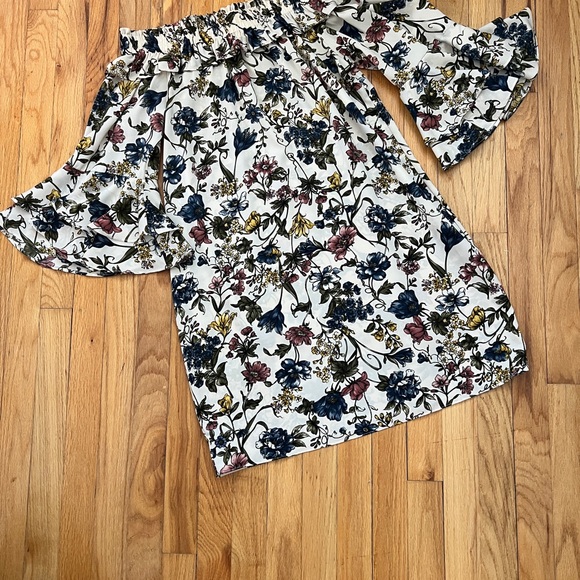 MISA Los Angeles Floral Off-Shoulder Mini Dress size large flutter bell sleeve - Picture 2 of 6
